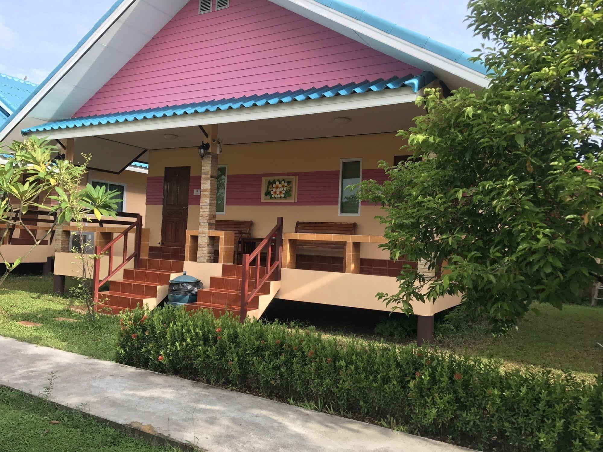 Sangtong Beach Resort Laem Sing Εξωτερικό φωτογραφία